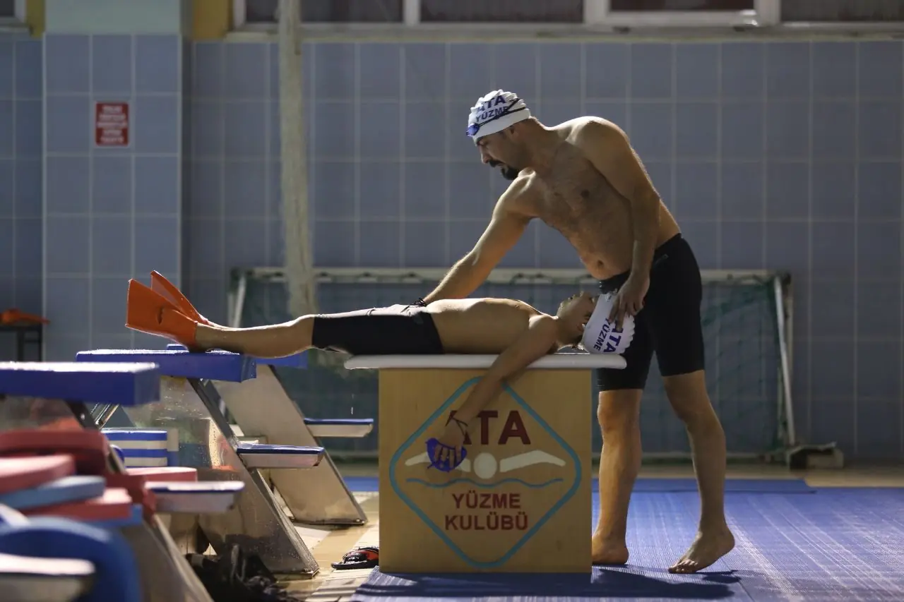 Ata Swimming instructor demonstrates technique at the starting block