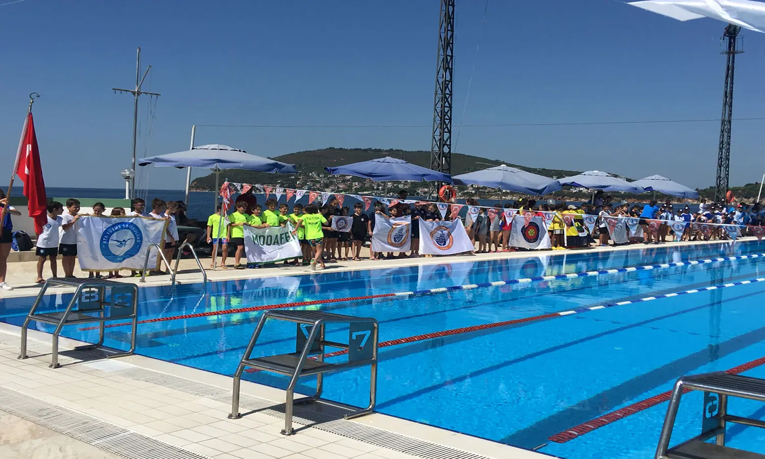 Race organization in the outdoor pool