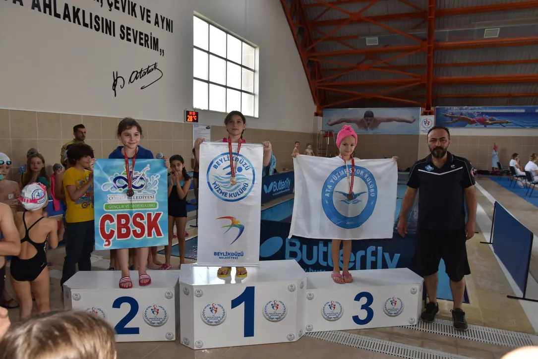 Ata Swimming athletes on the podium